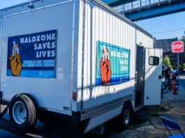 The mobile unit visits Philadelphia neighborhoods that have high rates of fatal and nonfatal drug overdoses. Jeff Fusco/The Conversation US, CC BY-NC-ND